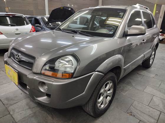 HYUNDAI TUCSON 2.0 MPFI GLS 16V 143CV 2WD FLEX 4P AUTOMÁTICO HYUNDAI TUCSON 2.0 MPFI GLS 16V 143CV 2WD FLEX 4P AUTOMÁTICO